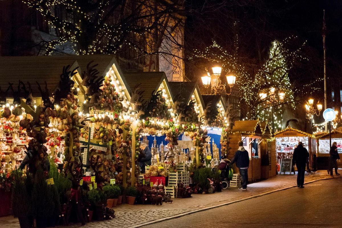 𝐂𝐡𝐞𝐬𝐭𝐞𝐫 𝐂𝐡𝐫𝐢𝐬𝐭𝐦𝐚𝐬 𝐌𝐚𝐫𝐤𝐞𝐭𝐬 🌭🎄🍻 Only 2 weeks to go until Chester welcomes the Christmas markets back to the city! Why not make an overnight stay of it and explore the city with the @abodechester Autumnal escape package. tastecheshire.com/places-to-stay…