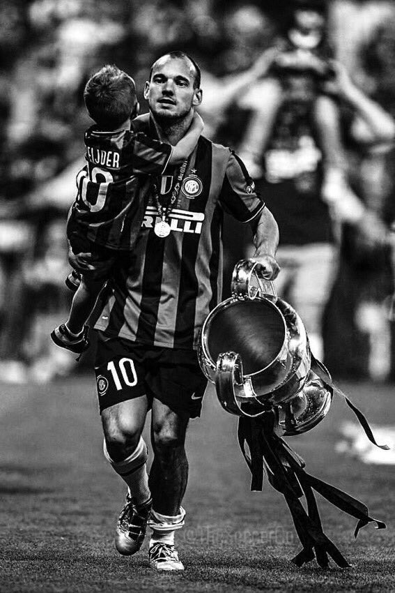 Azuri99's tweet photo. شنايدر 2010 ⚠️

دوري الابطال ✅
الدوري الايطالي ✅
كأس ايطاليا ✅
السوبر الايطالي ✅
مونديال للاندية ✅
أكثر من صنع  اهداف في الابطال والدوري✅
نهائي كأس العالم ✅
هدف في دور ال16 ✅
هدفين في ربع النهائي ✅
هدف في نصف النهائي✅
هداف كاس العالم  ✅

بالنهايه لم بفز بأفضل لاعب 🔫🤨 https://t.co/gRPeFVze4U