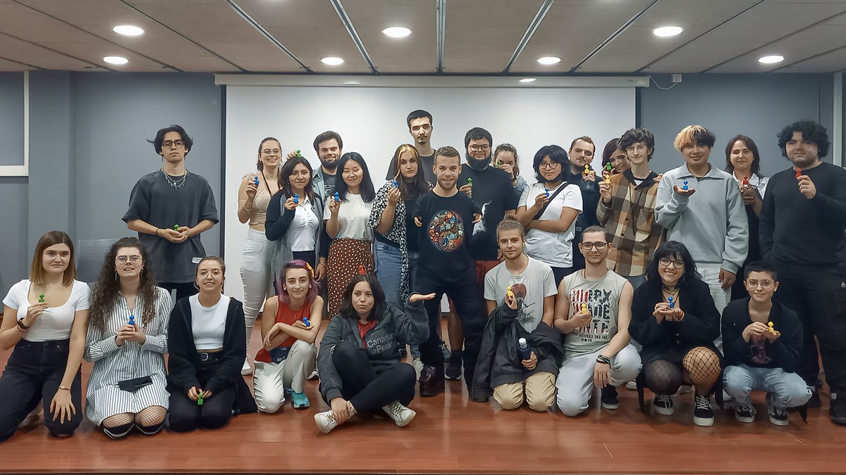 Deià Escola d'Art i Disseny col·labora amb l'Hospital Sant Joan de Déu i la Fundació ONCE amb els projectes "Petits Herois" on es creen personatges de ficció basats en infants de l'Hospital materno infantil i "Playable" on es dissenya un videojoc des d’una perspectiva inclusiva.