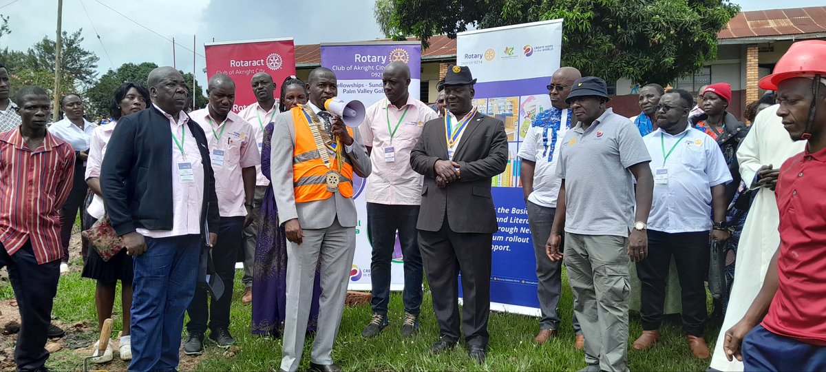 RotaryMedia256's tweet photo. Community service isn't just an activity; it's a way of life for Rotarians. We're dedicated to improving lives, creating opportunities, and leaving a legacy of compassion. @RotaryAkright98 @SsemwangaFranc2
@ProfNuwagaba
@aninyesiga
@prossy_lukwago
#RotaryLegacy #LifeOfService https://t.co/C2baAxNdBb