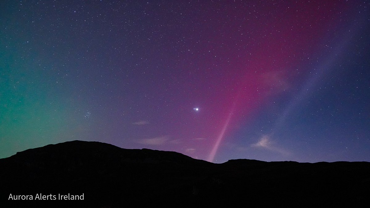 auroraalertsIRE's tweet photo. STEVE - Ireland treated to a rare atmospheric optical phenomenon last night

https://t.co/JOUL2DYJkb

#eire #astronomy #europe #aurora #northernlights #auroraborealis #steve https://t.co/OJzbJnjYs2