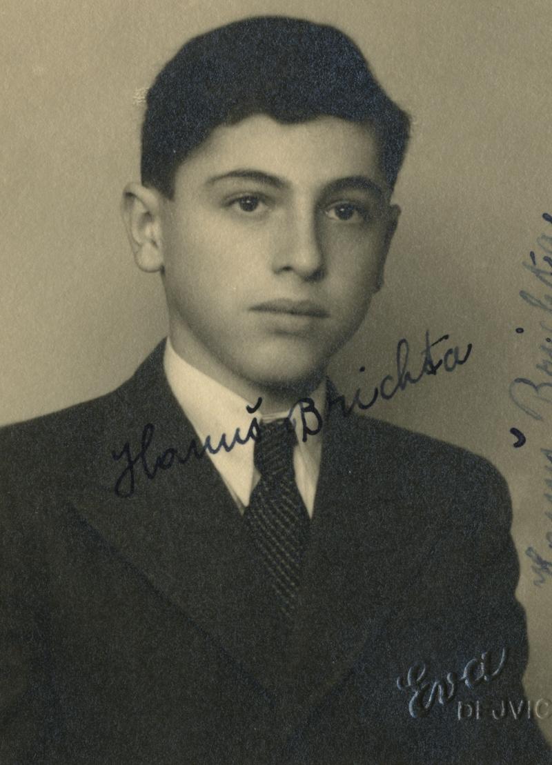 AuschwitzMuseum's tweet photo. 6 November 1925 | A Czech Jew, Hanuš Brichta, was born in Prague.

He was deported to #Auschwitz to #Theresienstadt ghetto on 6 September 1943. He did not survive. https://t.co/Q7WCJpvTqr