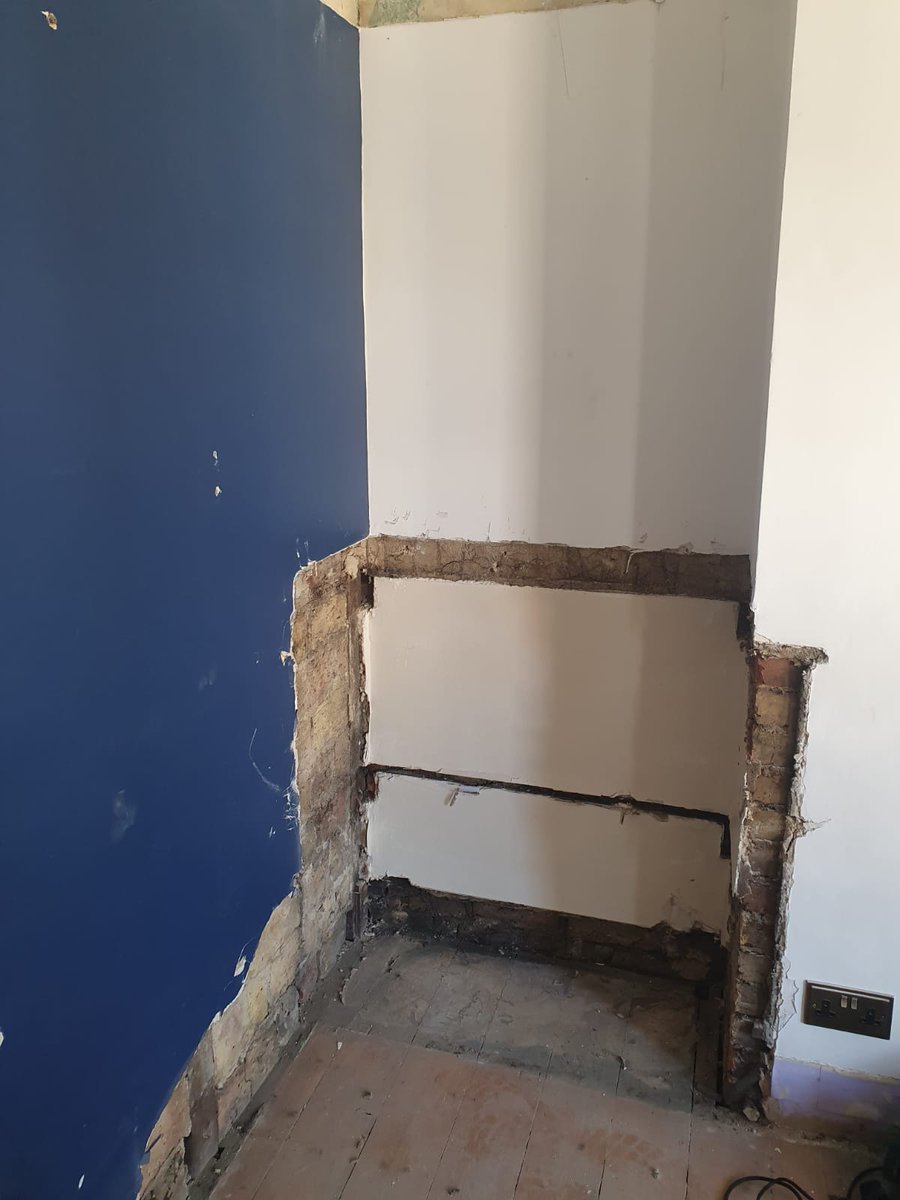 HMOLettingAgent's tweet image. 📸 Subtle but effective changes in our HMO conversion! Replacing old woodwork - skirting boards, dado rails, doors - for a fresh look 🚪🔨. Small changes, big impact! 🏡🌟 Stay tuned for more! #HMOConversion #RenovationTips #WoodworkWonders 🪵✨