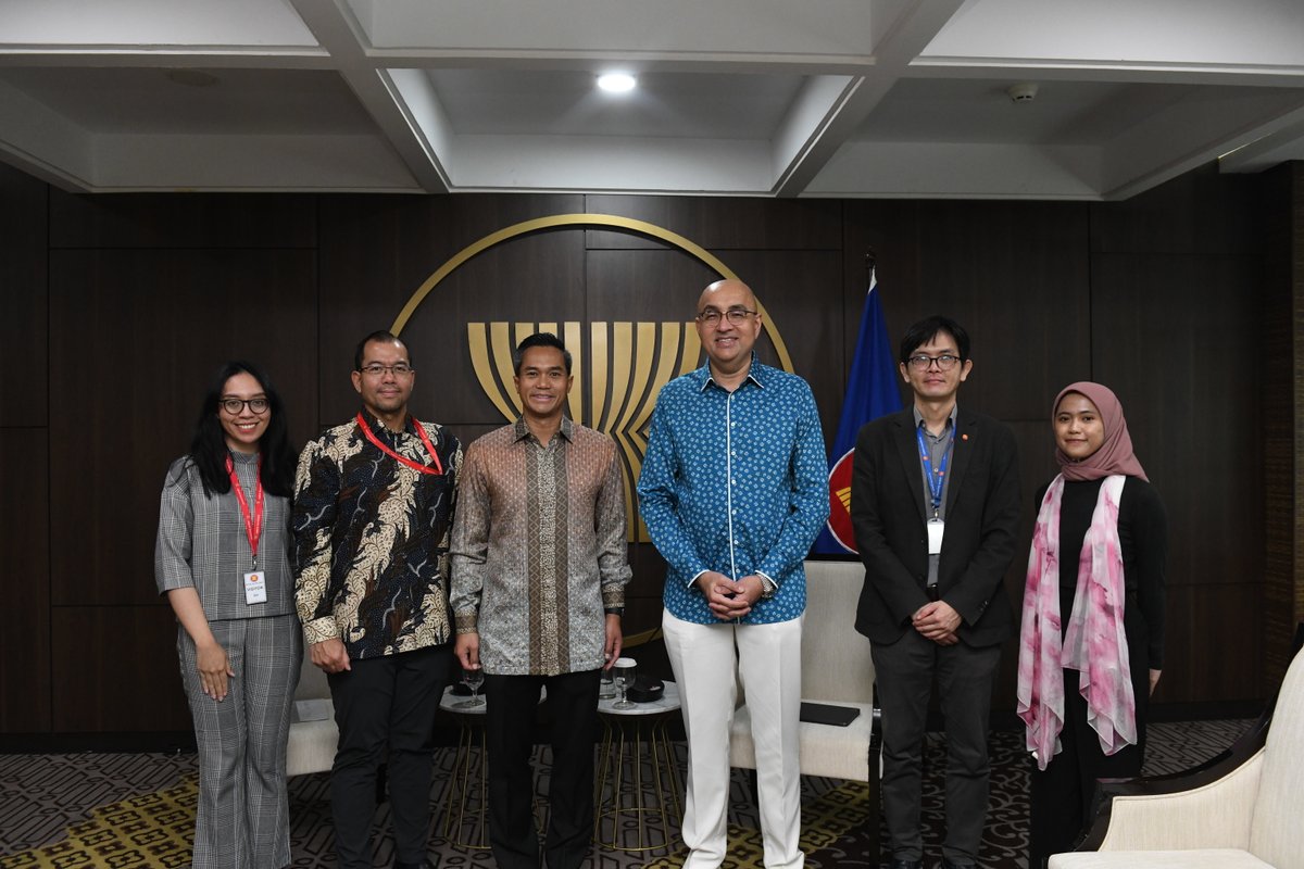 Deputy SecGen of ASEAN Satvinder Singh received a courtesy call by Chair of APEC Business Advisory Council Indonesia Anindya Bakrie at the ASEAN Secretariat today. They discussed potential collaboration to promote ASEAN initiatives to APEC BAC members in the region.