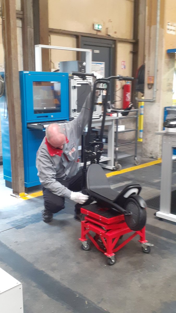 AlexandreGarcin's tweet photo. Inauguration de la ligne de production de la 1e trottinette vraiment française, #Plume, pour accélérer la #mobilitédouce et responsable.
Et c'est à @Roubaix dans l'usine WTX.
#fabriquéenFrance #madeinFrance
#villeproductive
@FredericMotte @rev3 @hautsdefrance @IloveRBX https://t.co/JGMjfvf7A3