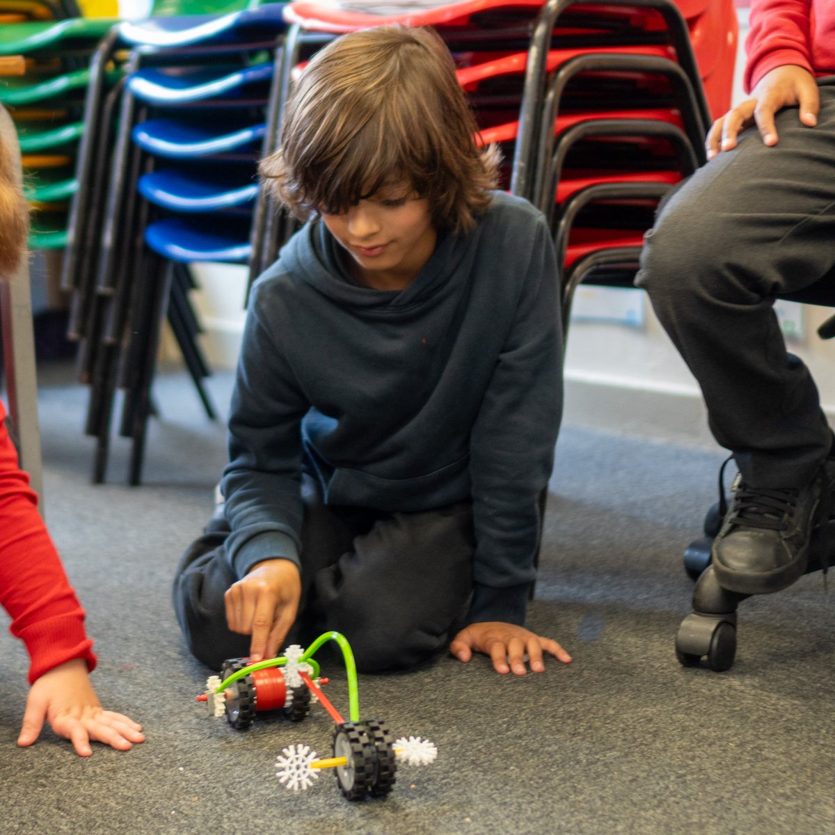 aveea_org's tweet photo. At our K'NEX workshop at Little Hill , kids built racing vehicles with a twist: some discovered the motor runs faster backward! 🔄 Now that's thinking like an engineer! 🛠️🧠 
@littlehillsch #FutureEngineers #KNEXChallenge #STEMEducation #AveeaAcademy https://t.co/niDd42AnuL