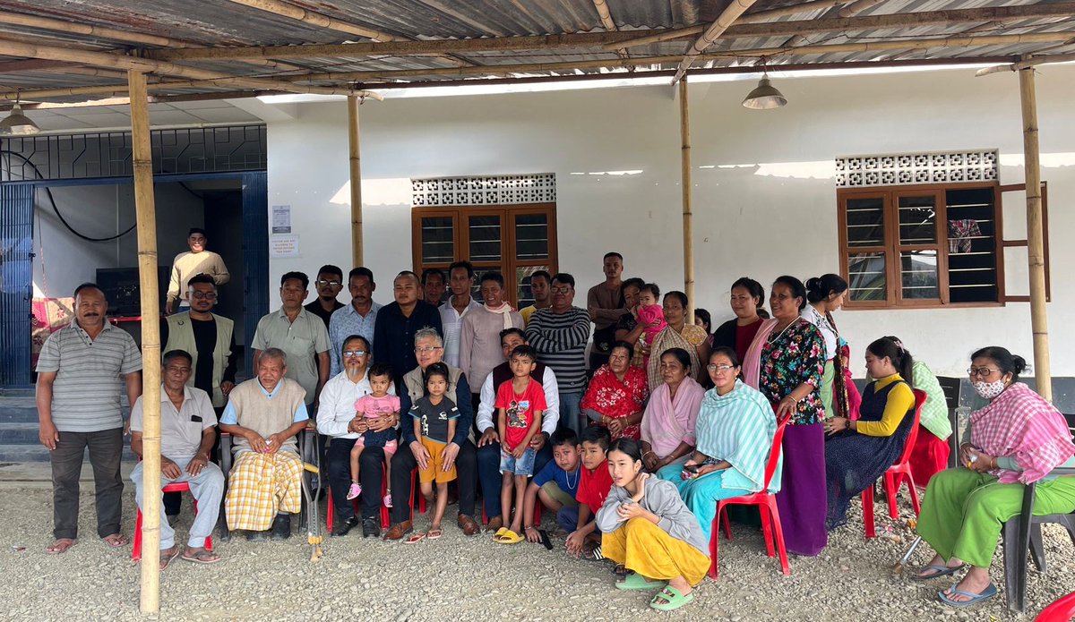 Bimol_Akoijam's tweet photo. A humbling and learning moment in life: With displaced people in a relief camp.

They escaped the violence on 3rd May and took refuge in Mayanmar for three months before returning to India... https://t.co/PYkz1aMd20