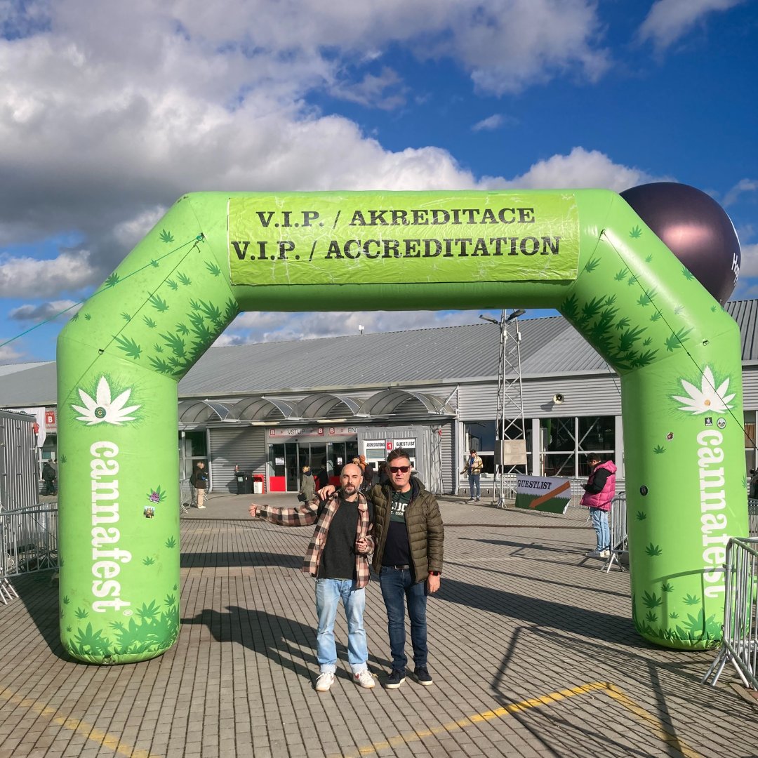 NaturalSystemsD's tweet photo. Esta semana hemos estado de viaje en Praga, visitando Cannafest.

#cultivo #naturalsystems #horticulturatecnica #technicalhorticulture #horticulture #horticultura #verticalfarming #Cannafest https://t.co/E9nl9bDOMP