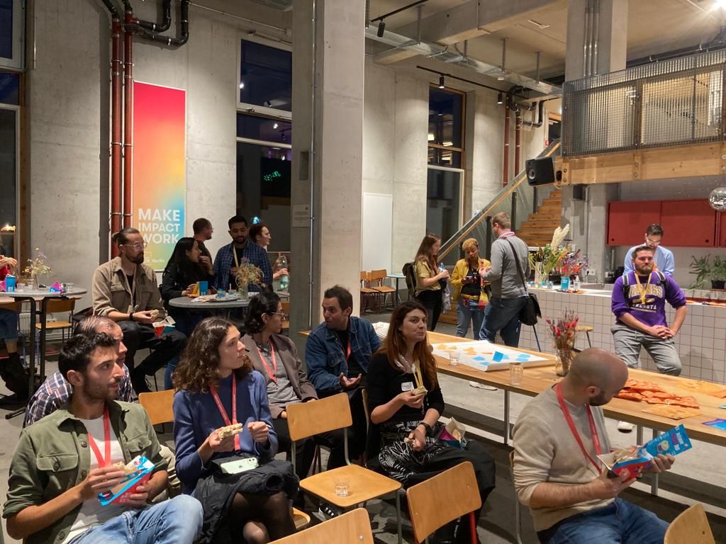 ImpactHubBLN's tweet photo. 🌍 We recently teamed up with @foodhackglobal to host a #FeedingtheFuture roundtable, where our #FeedingtheCity cohort shared their insights on 🗑️ waste reduction 💪 Local resilience 🍏 urban food technology. 
Download our #SustainableFood trend report: https://t.co/ebr2vcK6xi https://t.co/b2KZrBLvEp