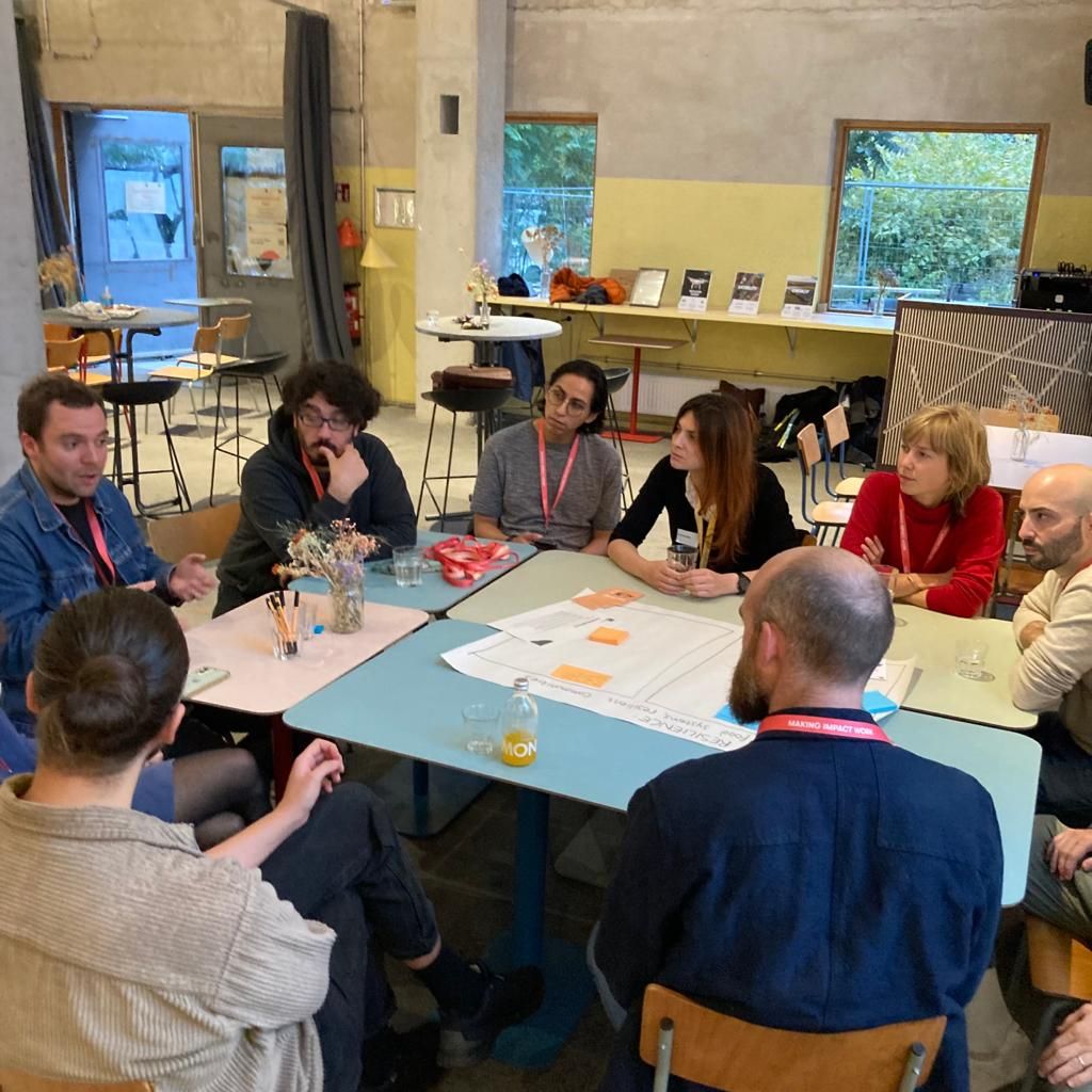 ImpactHubBLN's tweet photo. 🌍 We recently teamed up with @foodhackglobal to host a #FeedingtheFuture roundtable, where our #FeedingtheCity cohort shared their insights on 🗑️ waste reduction 💪 Local resilience 🍏 urban food technology. 
Download our #SustainableFood trend report: https://t.co/ebr2vcK6xi https://t.co/b2KZrBLvEp