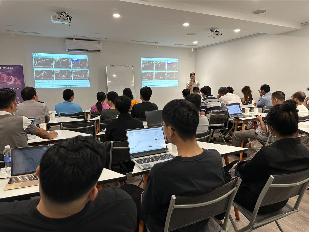 MTradingVietnam's tweet image. 🎉Chúc mừng #MPlusAcademy &amp;amp; #TPGROUP - đối tác chiến lược của MTrading đã có một buổi offline giao dịch #GOLD thành công tốt đẹp.

#mtrading #offlineforex #forextrading #dautungoaihoi #giaodichngoaihoi #tradetin #nonfarm