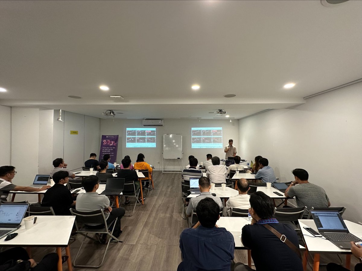 MTradingVietnam's tweet image. 🎉Chúc mừng #MPlusAcademy &amp;amp; #TPGROUP - đối tác chiến lược của MTrading đã có một buổi offline giao dịch #GOLD thành công tốt đẹp.

#mtrading #offlineforex #forextrading #dautungoaihoi #giaodichngoaihoi #tradetin #nonfarm