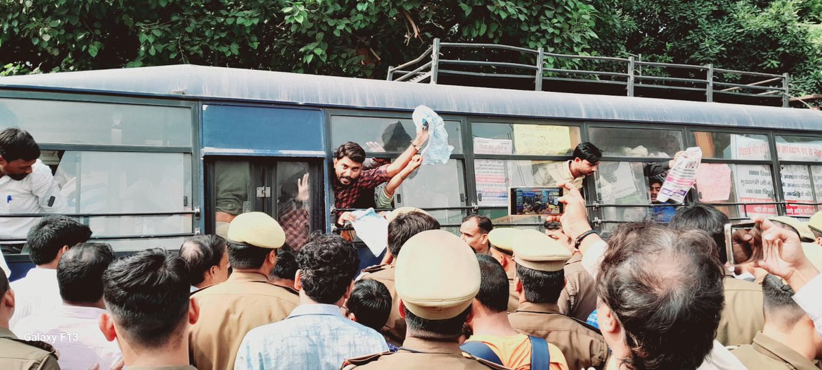 6800 पिछड़े/दलित शिक्षकों को पिछले 2 साल से नियुक्ति नहीं मिल पायी है। पिछड़े/ दलितों को प्रशासन सिर्फ पिट रहा है। माननीय योगी जी पिछड़े/दलितों को न्याय कब मिलेगा? 
<a href="/narendramodi/">Narendra Modi</a>
<a href="/myogiadityanath/">Yogi Adityanath</a> 
<a href="/myogioffice/">Yogi Adityanath Office</a> 
<a href="/AmitShah/">Amit Shah</a> 
<a href="/yadavakhilesh/">Akhilesh Yadav</a> 
<a href="/RahulGandhi/">Rahul Gandhi</a> 
<a href="/Bhupendraupbjp/">Bhupendra Singh Chaudhary</a>