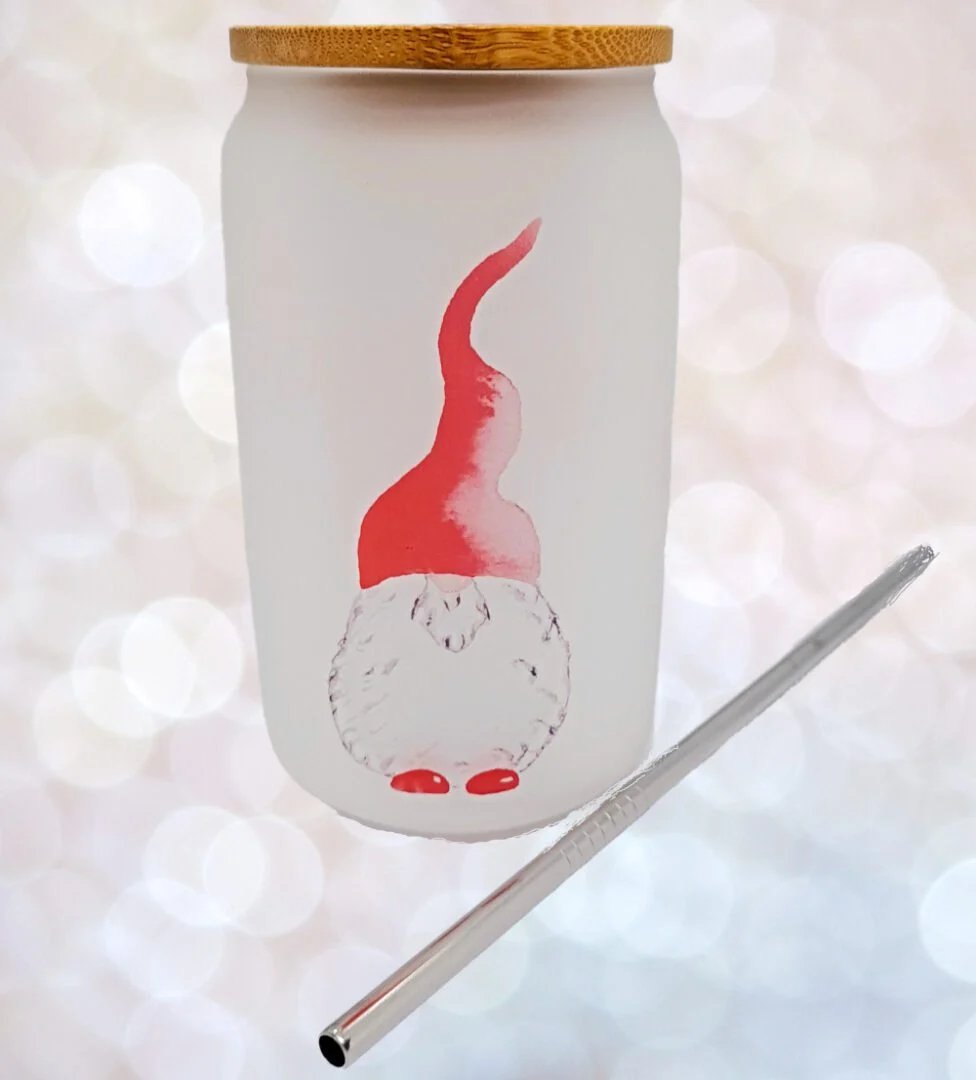 Enjoy your festive drinks with this Frosted Glass Tumbler with Gnome Artwork. A fun gift idea too thebritishcrafthouse.co.uk/product/froste… #EarlyBiz #drinks #cocktails #giftideas #gnome #MHHSBD