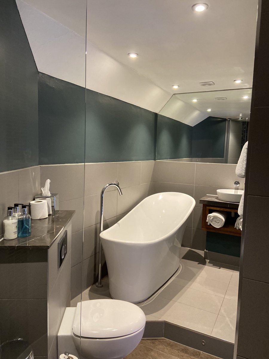 redlionyoungs's tweet image. Good morning Radlett! 

‘Jump’ into the week with us whilst we showcase one of our ‘Comfy Bigger Double’ rooms. 

Perfect for that mid-week getaway or weekend retreat. 

Comfort with all the added extras! 

Book direct for the best available rate!

#rooms #pubwithrooms