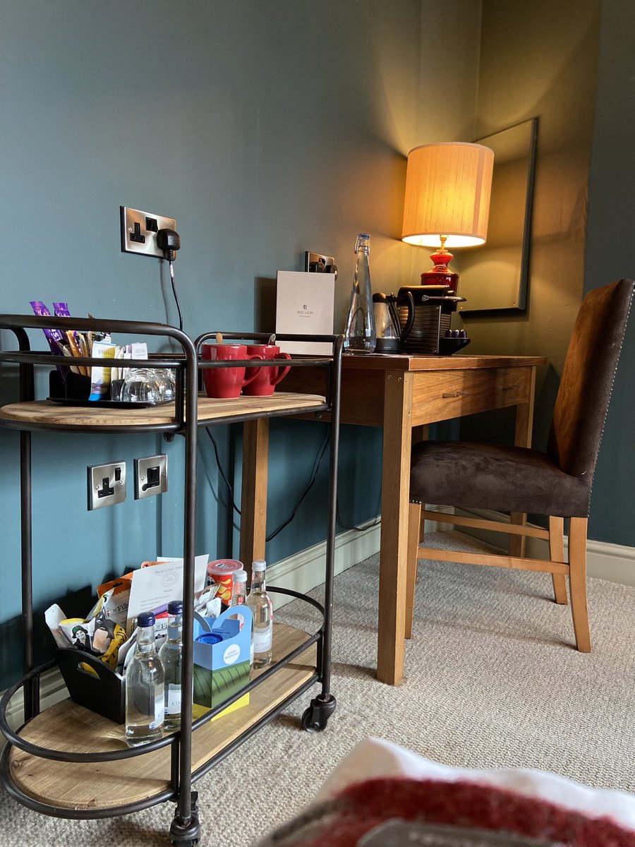redlionyoungs's tweet image. Good morning Radlett! 

‘Jump’ into the week with us whilst we showcase one of our ‘Comfy Bigger Double’ rooms. 

Perfect for that mid-week getaway or weekend retreat. 

Comfort with all the added extras! 

Book direct for the best available rate!

#rooms #pubwithrooms