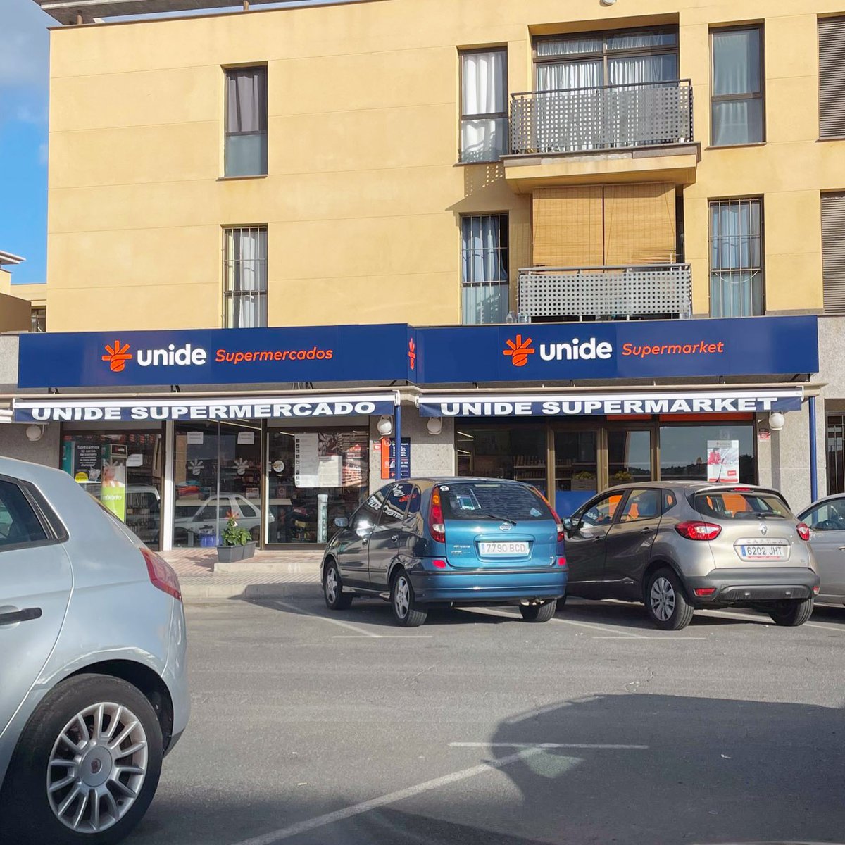 bobetcanarias's tweet photo. Los supermercados Unide han contado con Bobet Canarias para vestir de sus colores los supermercados de las 8 islas canarias. Gracias a la sinergia de nuestros profesionales de diseño, impresión, fabricación e instalación abordamos todo el proceso en una misma empresa. https://t.co/kCFZV1NPC1
