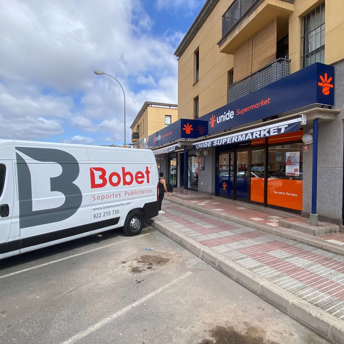 bobetcanarias's tweet photo. Los supermercados Unide han contado con Bobet Canarias para vestir de sus colores los supermercados de las 8 islas canarias. Gracias a la sinergia de nuestros profesionales de diseño, impresión, fabricación e instalación abordamos todo el proceso en una misma empresa. https://t.co/kCFZV1NPC1