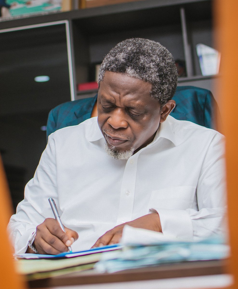 WaleAkinterinwa's tweet photo. Leadership is not merely a natural gift; it is a cultivated force, honed through years of dedication, for the betterment of the greater community. https://t.co/6VL71RhPUN