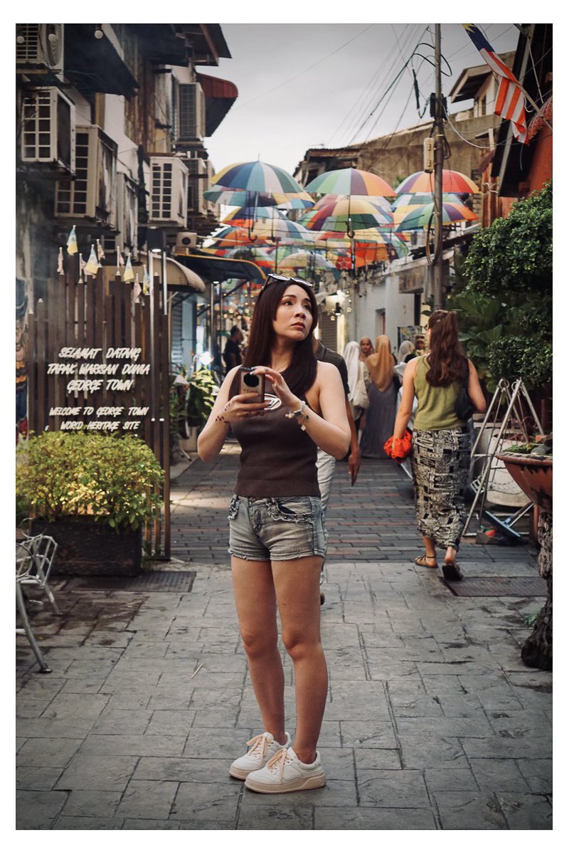 ChrisEndrina's tweet photo. Finding beautiful spot to take photos. 📸 #chrisendrina #streetphotography #candid #photography #streetphotographer https://t.co/WxGDF9gV28 https://t.co/EvqJ178MBr