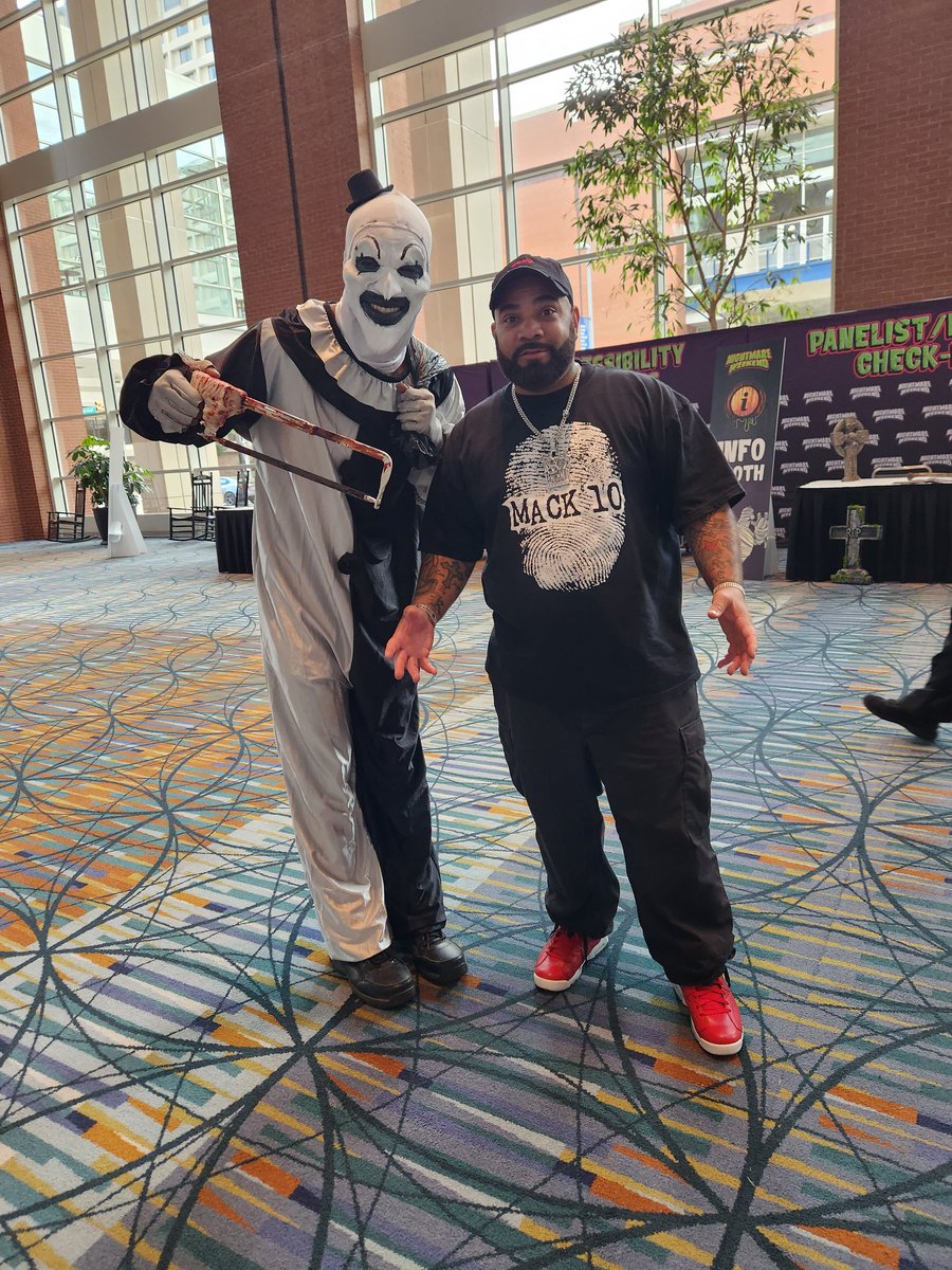 #TERRIFIER <a href="/damienleone/">Damien Leone</a> JUST MISSING MY POSTER🤦🏽‍♂️