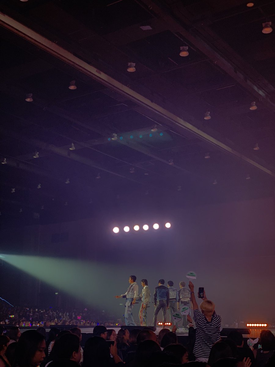GmmGold's tweet photo. ขอบคุณครับ 💙🙏🏽

@peckpalit @WhiteMusicClub @newcountryth 
#NEWCOUNTRY 
#เป๊กอ๊อฟไอซ์คอนเสิร์ต_Day2
#PeckAofIceInFriendnityConcert
#เป๊กผลิตโชค #Peckpalitchoke #grammygold https://t.co/pYpKAllBBW