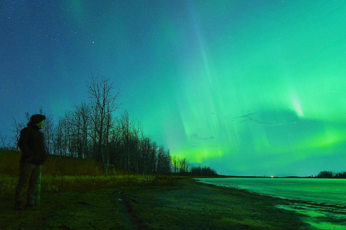 Once again winter nights bring clear skies to the #aurora party! Who else managed to catch tonight’s show? @TravelAlberta @CalgaryRASC @rasc @EdmontonRASC @CTVCalgary @GlobalCalgary