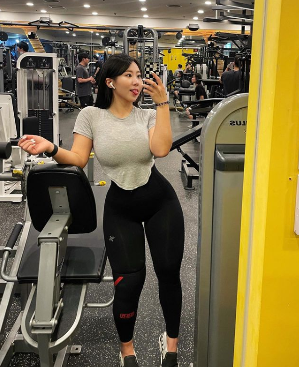 敢不敢让我用大腿夹一下你的头