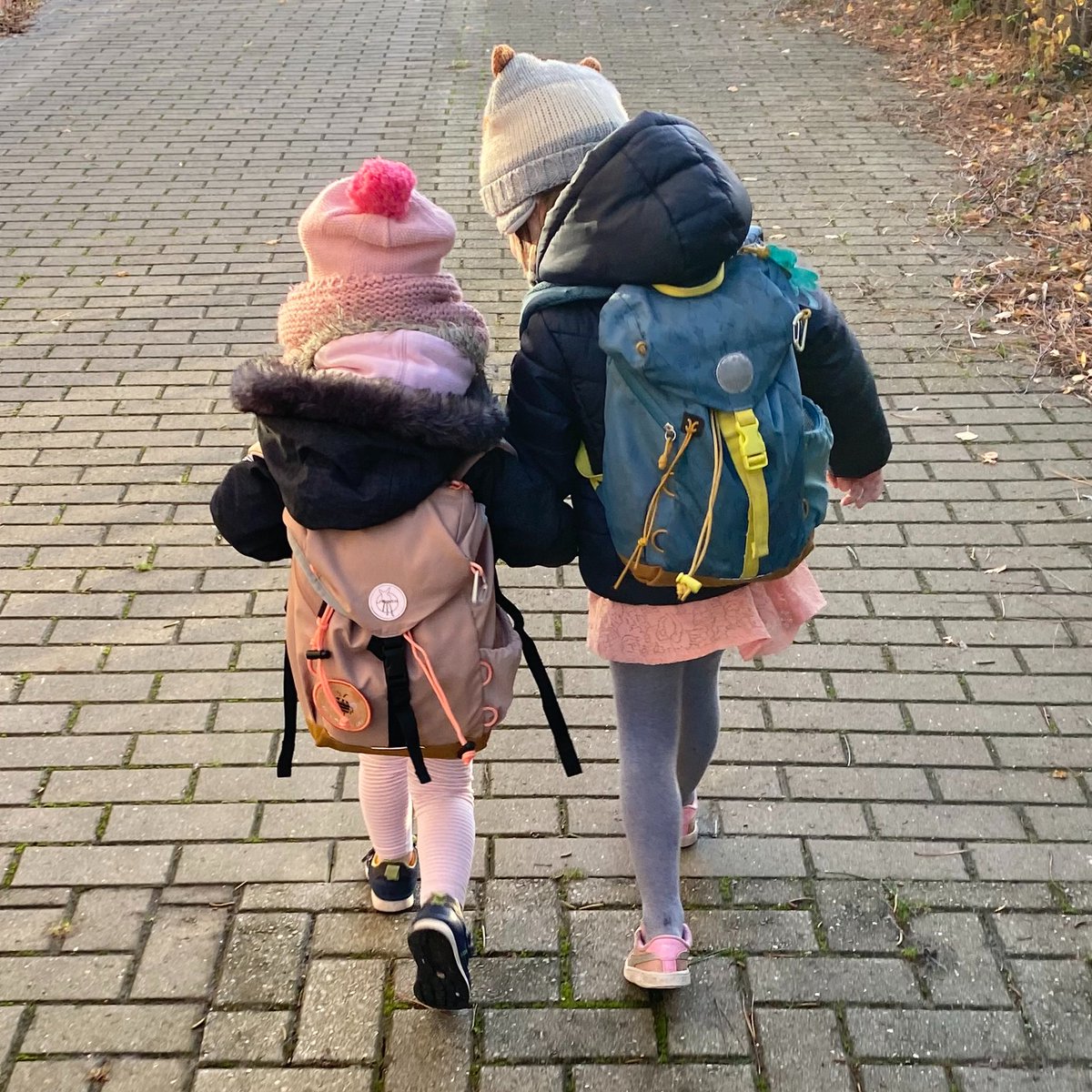 ChVerbeke's tweet photo. En de jongste is nu ook naar school! Wordt het nu makkelijker? #mamasinstem #vrouweninSTEM #trots
And the youngest is off to school as well! Will things get easier now? #momsinscience #womeninscience #womeninSTEM #momademica #proud https://t.co/XkLqniGLsr