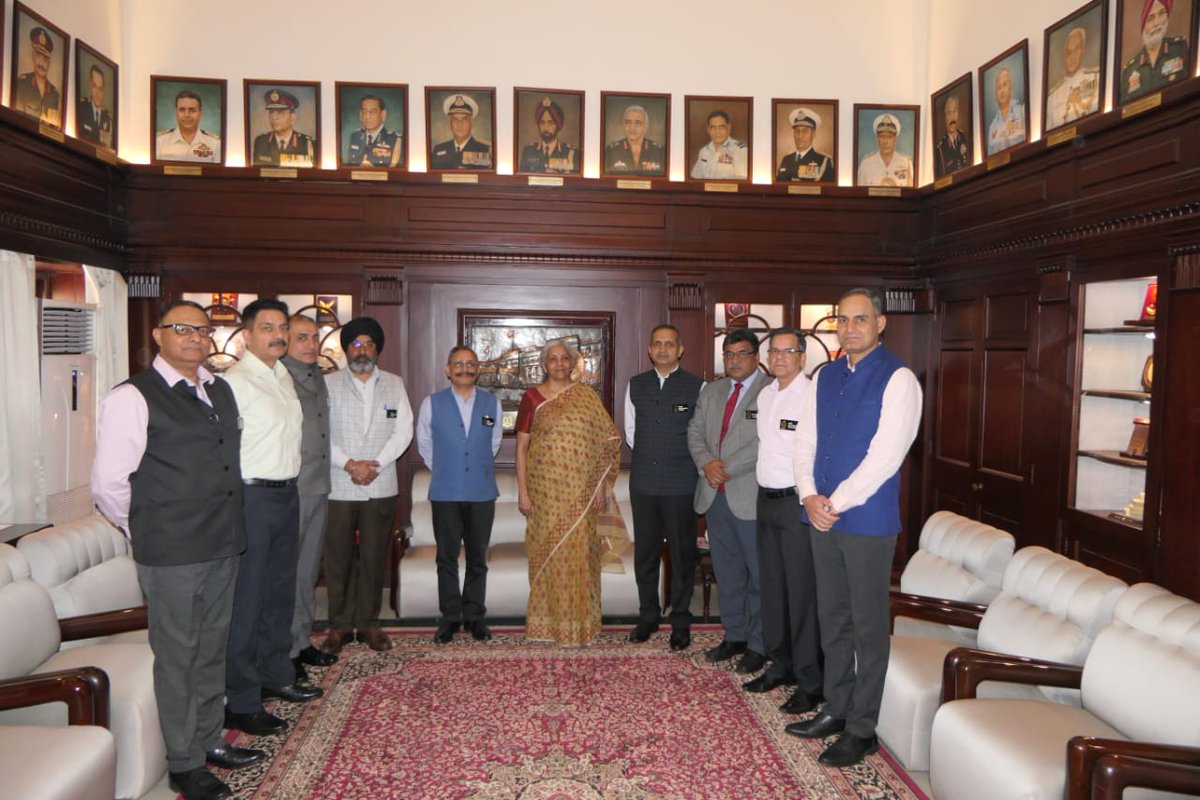 Finance Minister Smt @nsitharaman visited the National Defence College, New Delhi and addressed the 63rd NDC Course, on ‘Economic Growth and National Security’ today. She also interacted with the Commandant, Faculty, and Course members.(1/2) @rajnathsingh @giridhararamane @adgpi