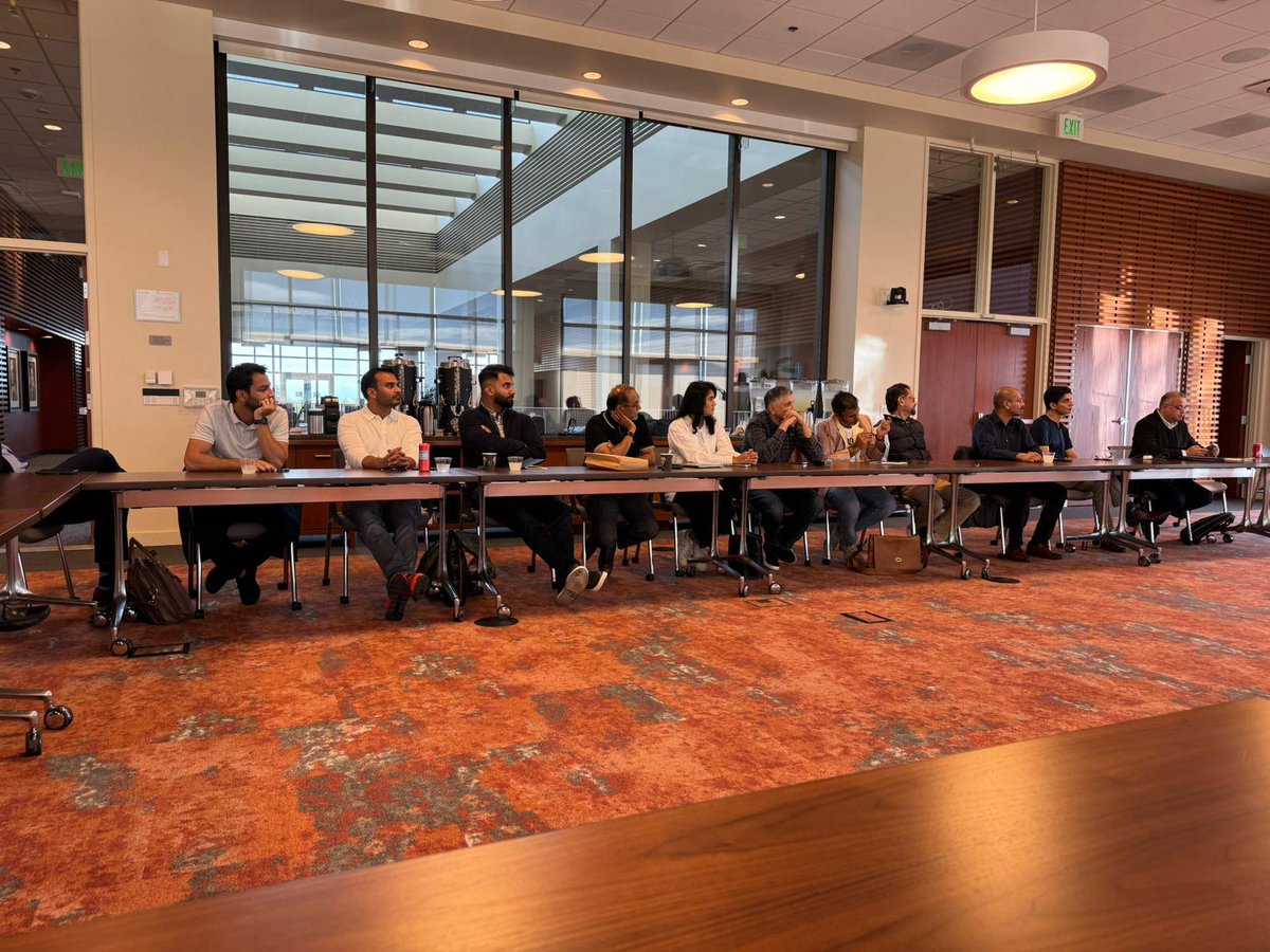 AsimAliKhan_1's tweet image. Remarkable Pakistan-U.S. Business Conference at Stanford University today. Proud to stand with Amb Masood Khan, visionary Pakistani-American tech leaders, and investors. In-depth discussions on transforming Pak IT Sector
@ForeignOfficePk 
@PakinUSA
#Economicdiplomacy
#PSEB