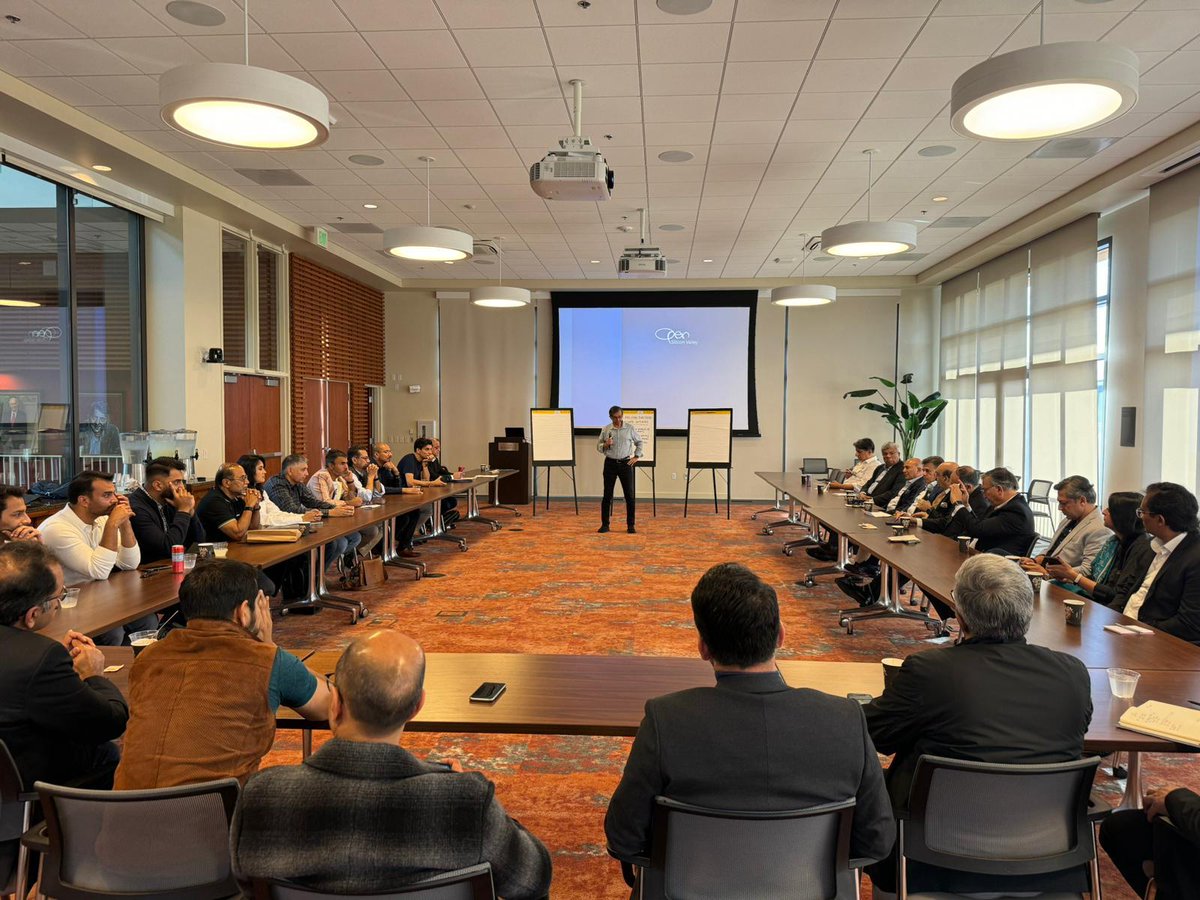 AsimAliKhan_1's tweet image. Remarkable Pakistan-U.S. Business Conference at Stanford University today. Proud to stand with Amb Masood Khan, visionary Pakistani-American tech leaders, and investors. In-depth discussions on transforming Pak IT Sector
@ForeignOfficePk 
@PakinUSA
#Economicdiplomacy
#PSEB