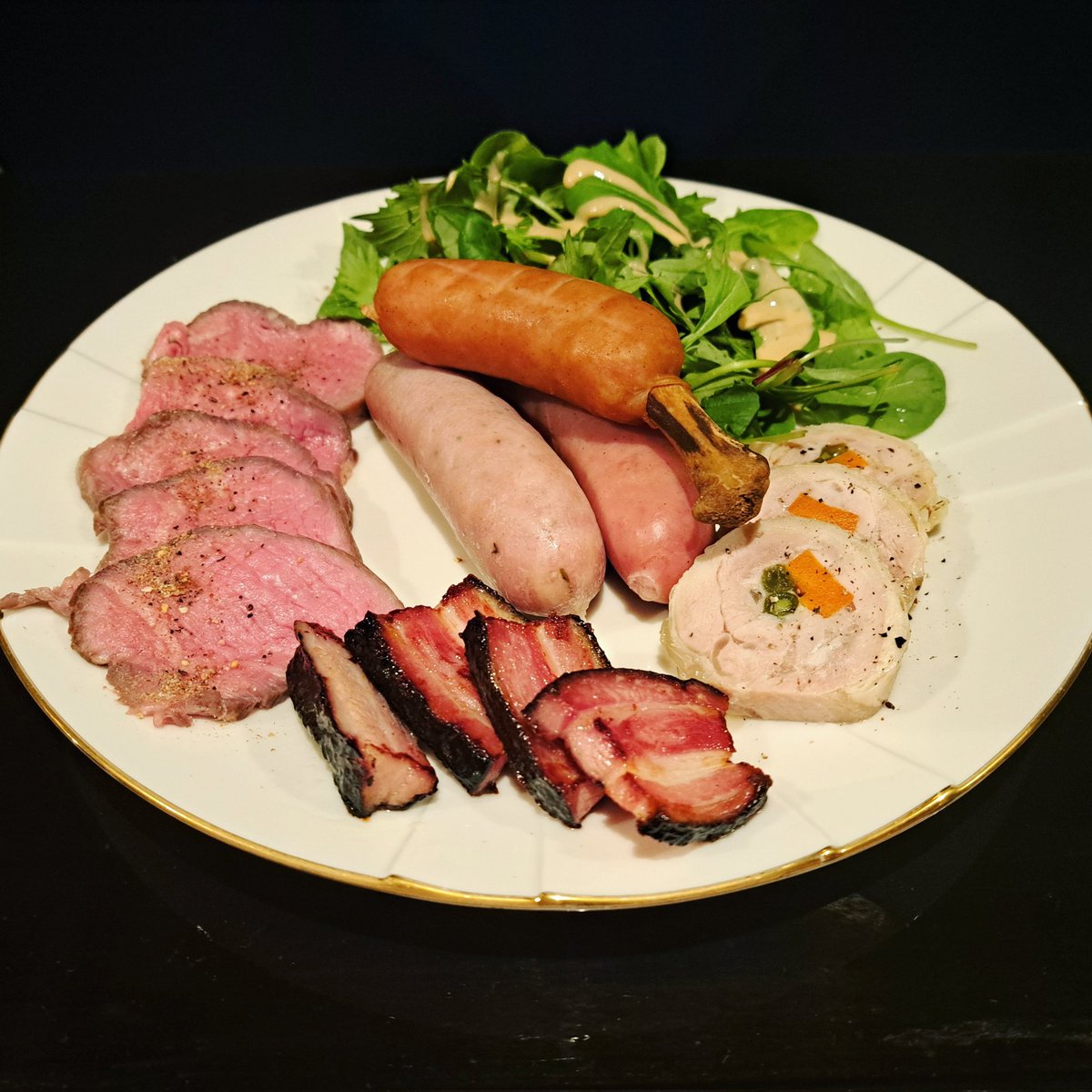 045_105_4string's tweet photo. シャルキュトリーの盛り合わせ！
量があるのでシェアがおすすめです！

#居酒屋 #ダイニングバー #バー #カジュアルバー #Brasserie #ブラッスリー #板橋区 #大山 #遊座大山商店街 #お酒 #お酒好き #居酒屋グルメ #大山グルメ #板橋グルメ https://t.co/6cpvCEnuh4