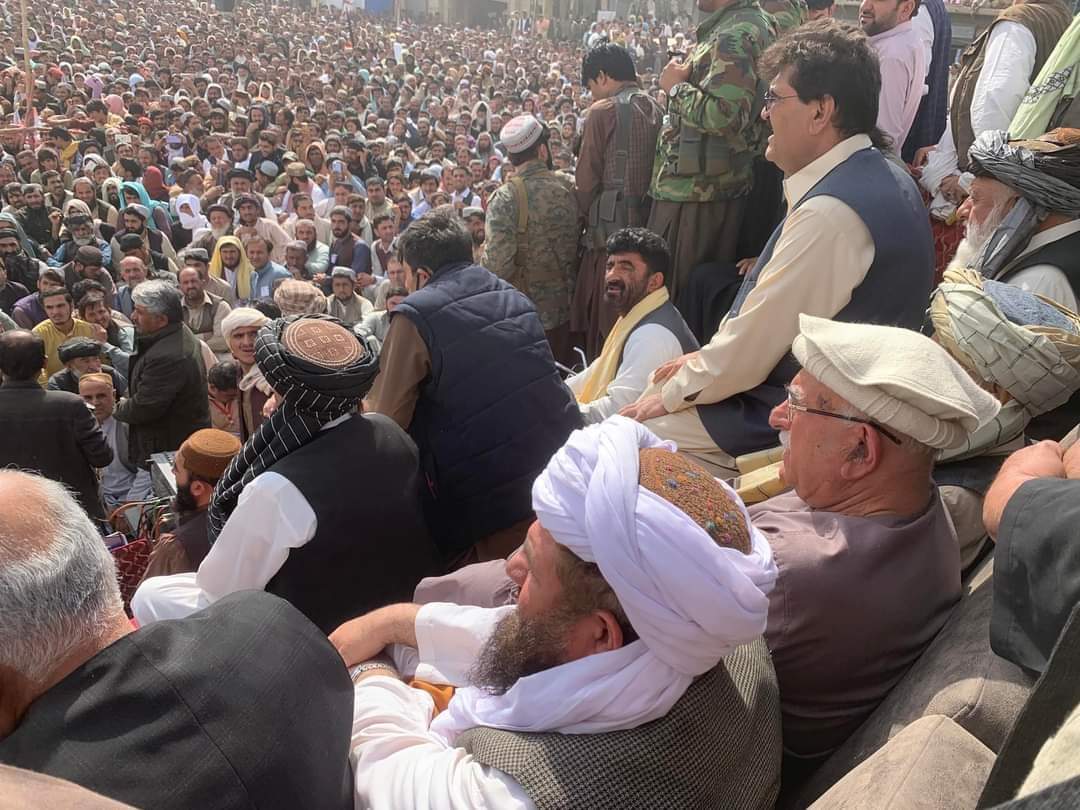 MKAchakzaiPKMAP's tweet photo. Refugees across the globe are awarded citizenship if they spend some years in a country and have no criminal record. Afg refugees should be treated as refugees are treated across the globe. Pakistan should stick to the international refugee conventions and protocols.
#chamanSitin https://t.co/u2LHHtyh6y