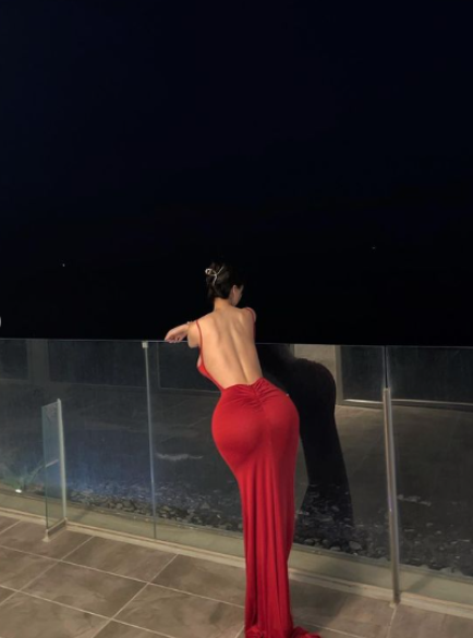 超爱野！昨天战穿这样被后入大屁股了，有想看的吗？