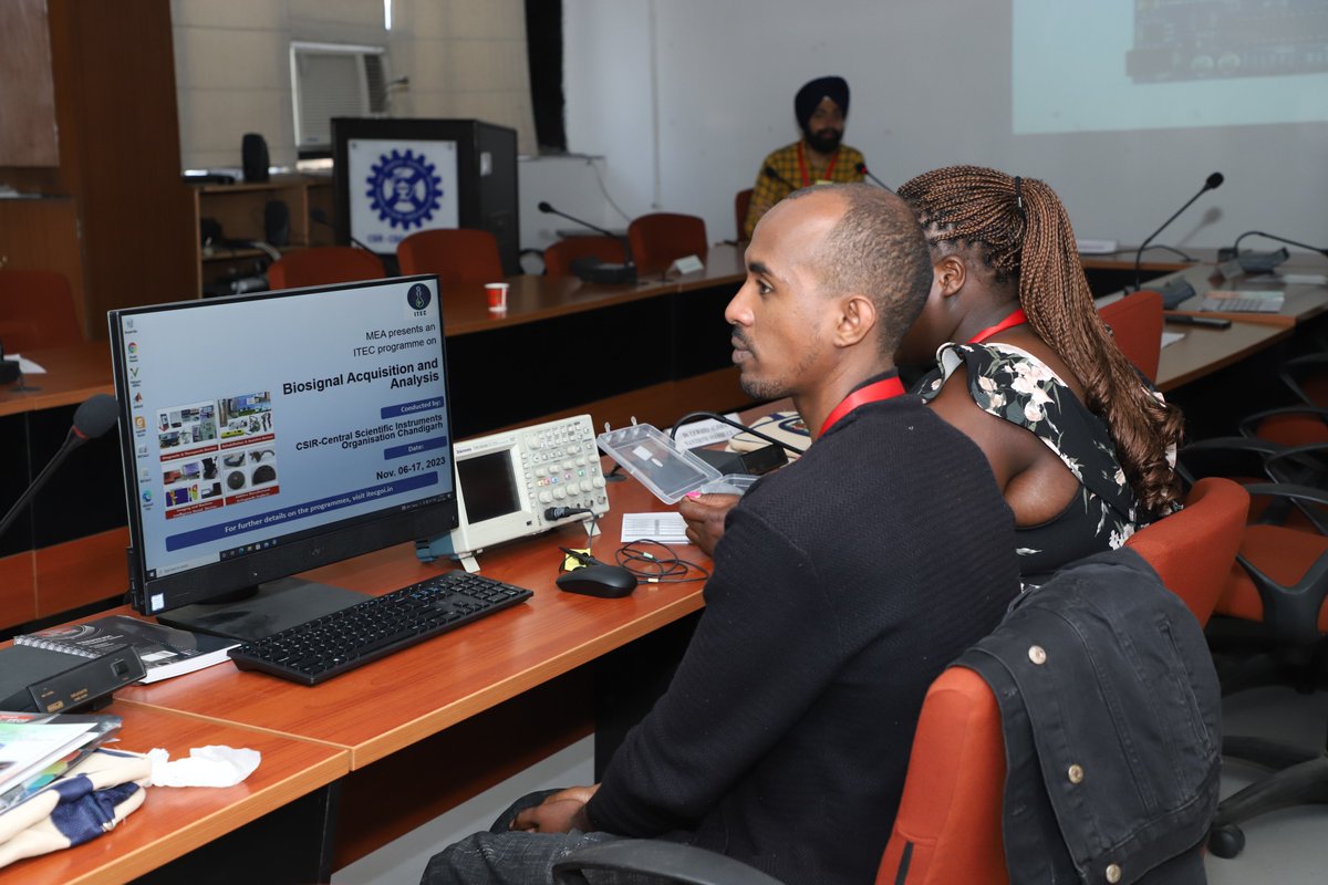 prassantu's tweet photo. Management Development Programme on “Bio-signal Acquisition and Analysis” sponsored by @MEAIndia was inaugurated @CSIR_CSIO to provide knowledge of instrumentation, bio-amplifirer and analysis of bio-signals to the participants from foreign countries (ITEC/SCAAP). @CSIR_IND https://t.co/1j4yR0PpoV