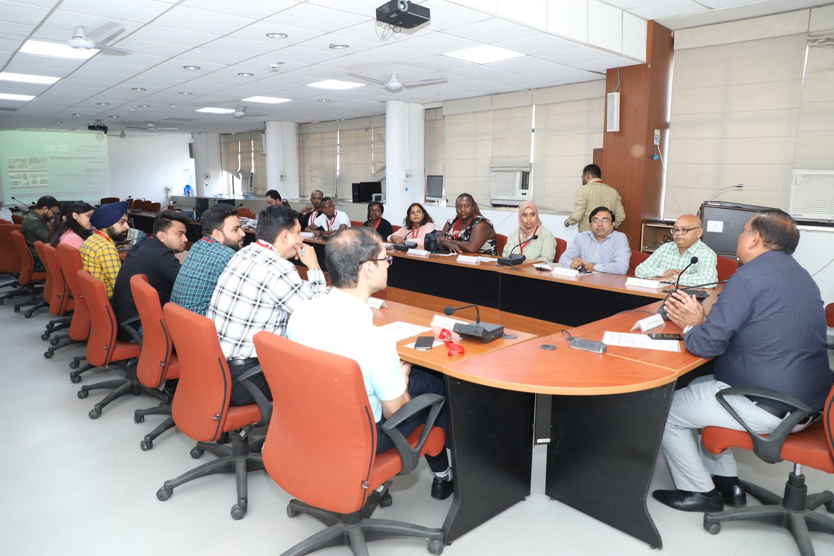 prassantu's tweet photo. Management Development Programme on “Bio-signal Acquisition and Analysis” sponsored by @MEAIndia was inaugurated @CSIR_CSIO to provide knowledge of instrumentation, bio-amplifirer and analysis of bio-signals to the participants from foreign countries (ITEC/SCAAP). @CSIR_IND https://t.co/1j4yR0PpoV
