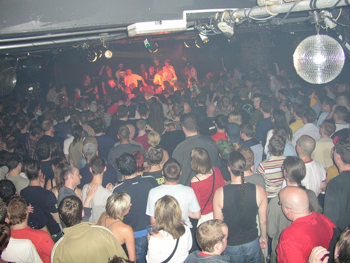 theGLC's tweet photo. 1st ever GLC gig. 2004 @ClwbIforBach https://t.co/T8J1WuRkSj