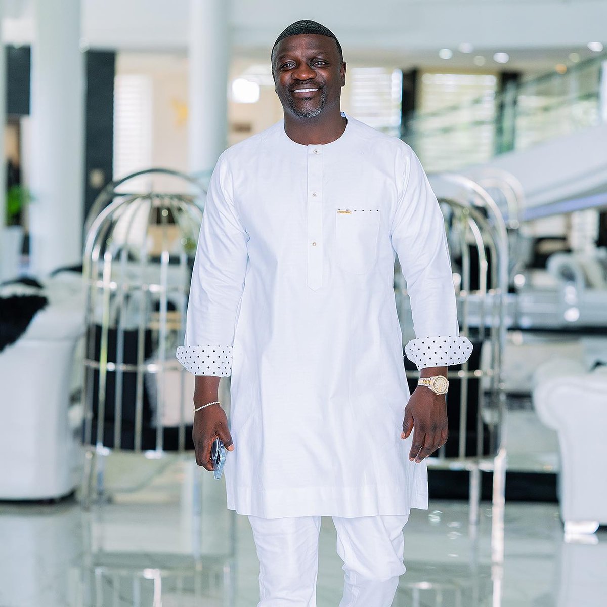 AfricanfacesX's tweet photo. Akon has used his platform to advocate for various social and political issues, including raising awareness about the challenges faced by Africa and advocating for renewable energy solutions. #AfricanFaces #America #Rnb #Music #globalicon https://t.co/RpAscYUUtl
