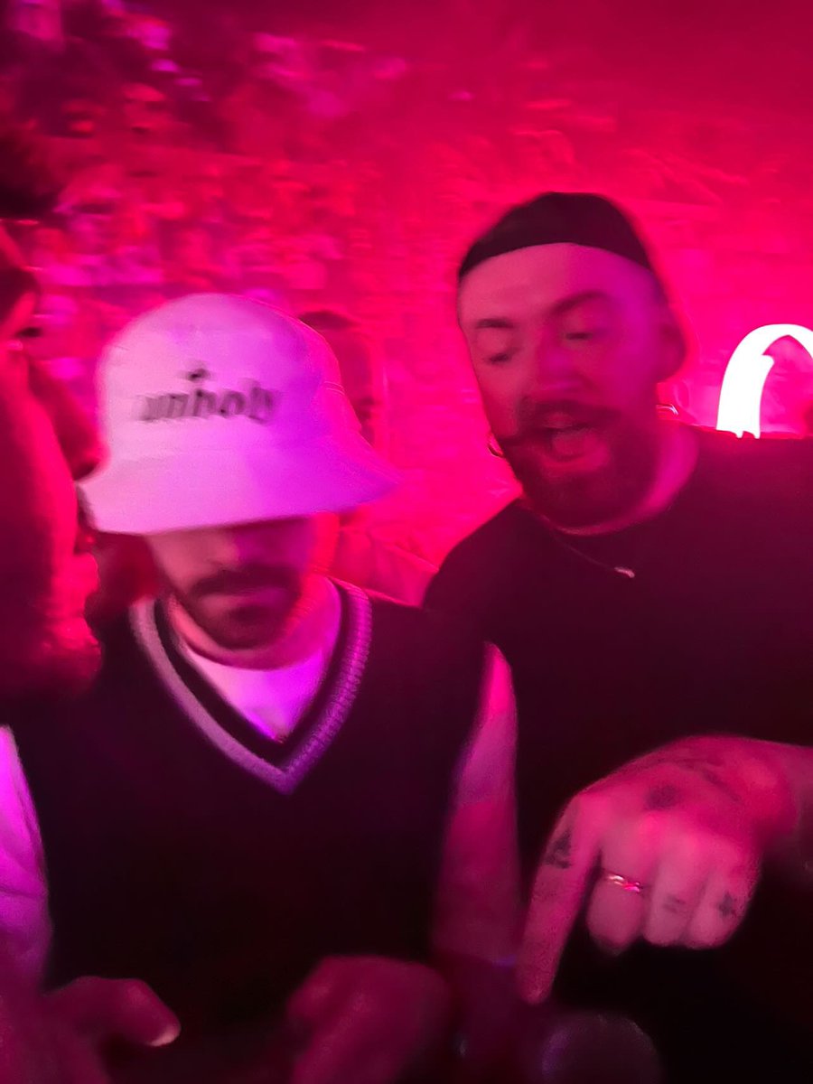Jackallan97's tweet photo. A thread 🧵: I MET @samsmith https://t.co/qKfY10nA7o