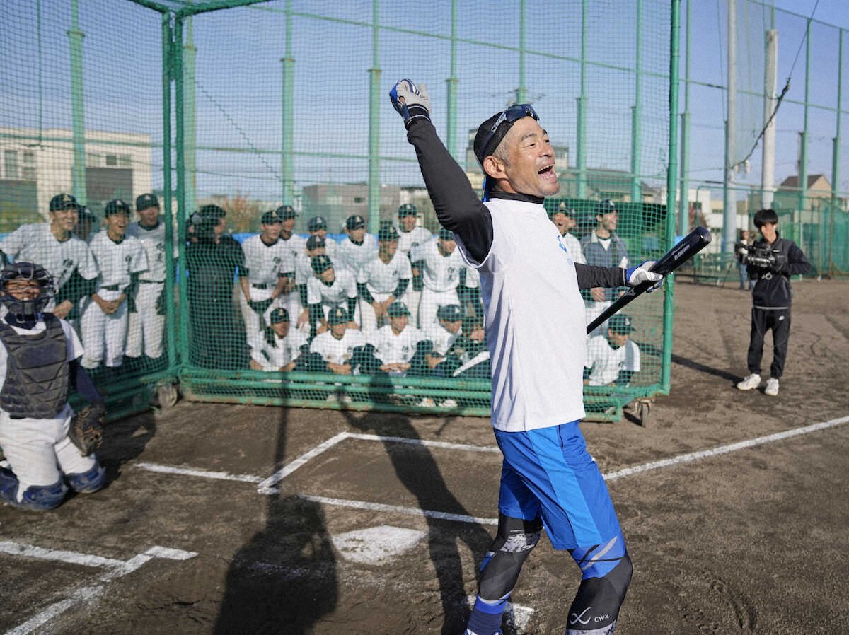 livedoornews's tweet photo. 【高校生に指導】イチロー氏、フリー打撃で校舎の窓ガラス破壊
https://t.co/vfobw5oui9

フリー打撃を披露し、計73球中63スイング。校舎の屋上着弾が3本、校舎を超えて中庭までが1本。校舎直撃は5本で、そのうち窓破壊が1本。選手たちは「うわー」「えぐい」と大興奮だった。 https://t.co/4SodvHyqRc