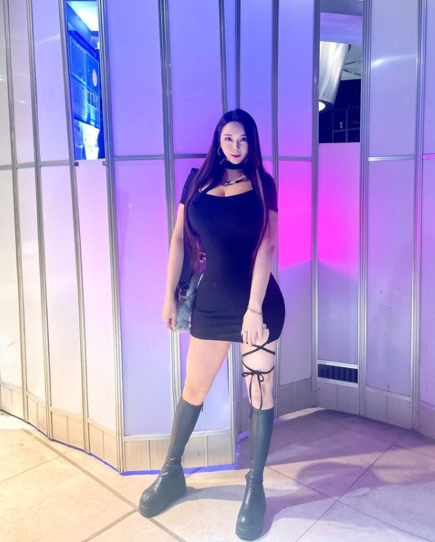 女人一旦过了30岁 总要带点风情万种