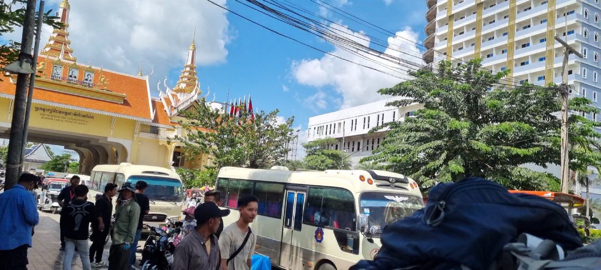 zoom_poetry's tweet image. Prachim Buri on the Thai Camodian border. It's humid. Ice cold water is preferable #warmwater #sweltering