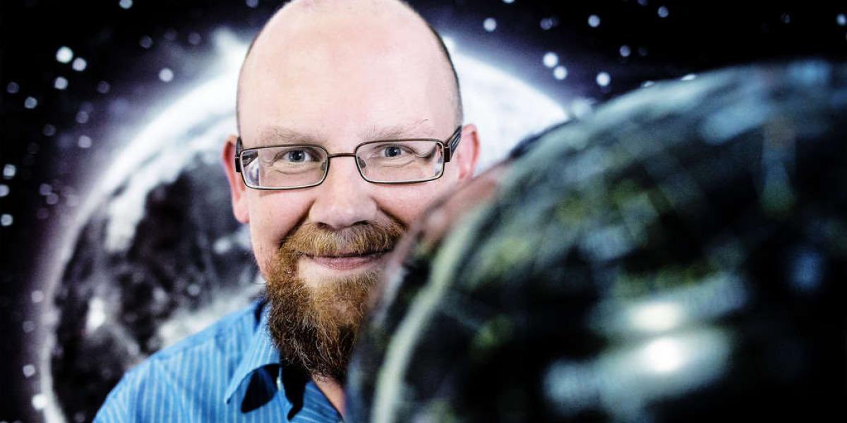 Astrofysikk (@astrofysikk) on Twitter photo Gratulerer professor Øystein Elgarøy fra <a href="/astrofysikk/">Astrofysikk</a> med prisen «Årets foreleser» ved @unioslo_mn
«Å snakke med studenter om astrofysikk er noe av det aller beste jeg vet, og å få lov til å gjøre det hver uke er belønning nok», sier prof. Elgarøy som ble svært glad for kåringen Gratulerer professor Øystein Elgarøy fra <a href="/astrofysikk/">Astrofysikk</a> med prisen «Årets foreleser» ved @unioslo_mn
«Å snakke med studenter om astrofysikk er noe av det aller beste jeg vet, og å få lov til å gjøre det hver uke er belønning nok», sier prof. Elgarøy som ble svært glad for kåringen