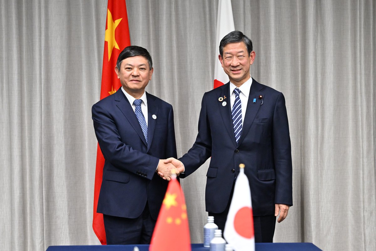 Kankyo_Jpn's tweet photo. 3日、#伊藤信太郎環境大臣 は、中国の黄潤秋生態環境部長と会談し、#COP28 に対する期待や #侵略的外来種 対策、昆明・モントリオール生物多様性枠組、#プラスチック汚染 等につき意見交換を行いました。また、我が国が #ALPS処理水 について科学的根拠に基づき対処していく旨説明しました。
#TEMM24 https://t.co/X5K6EEdkpw