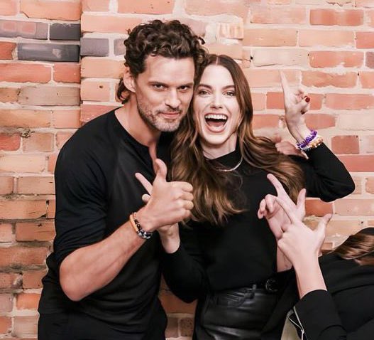 sloansavery's tweet photo. ONE TREE HILL ENDGAMES IN 2023 THESE ARE MY PEOPLE FOREVER https://t.co/gQ7RsgFZWo