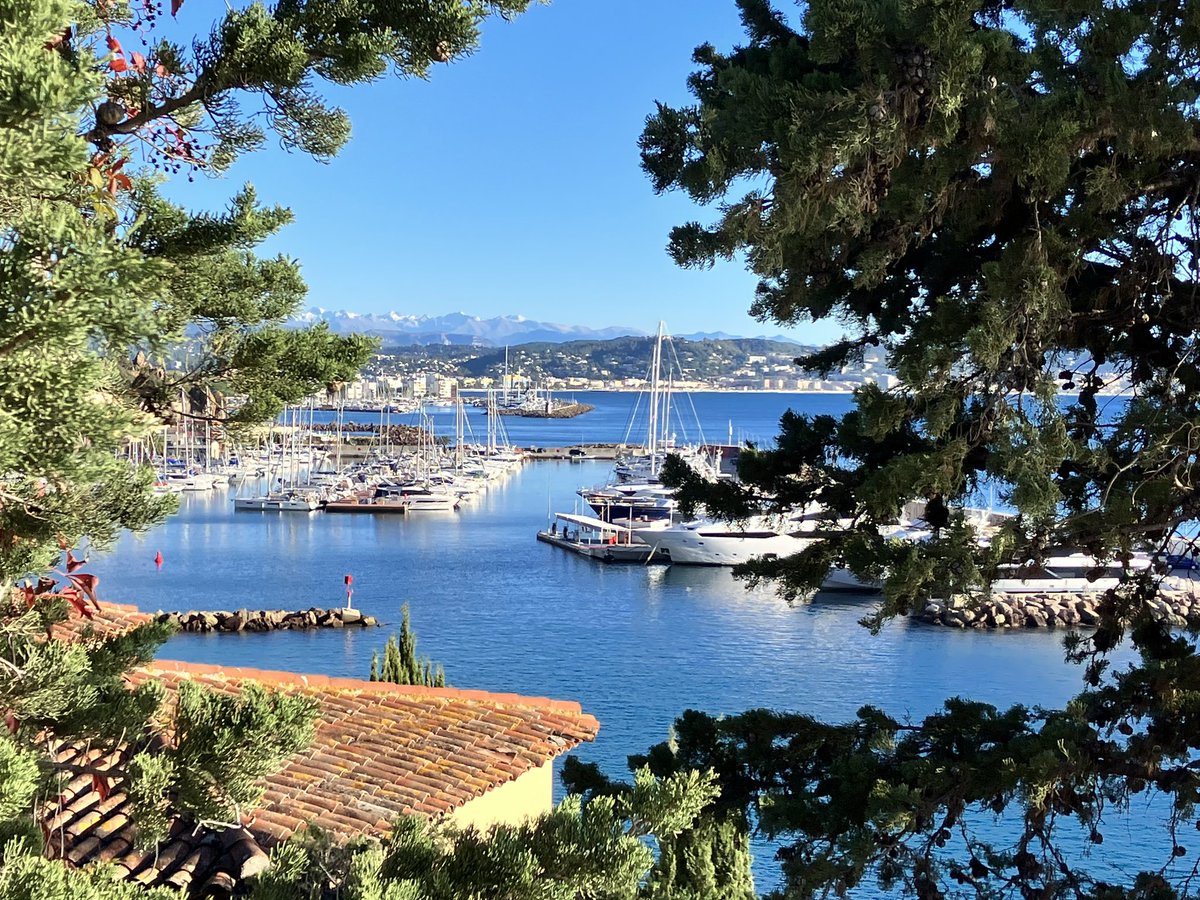 FranckLavagna's tweet image. On démarre la semaine 
@TheouleSurMer par un petit café au bord de l eau
#whatelse