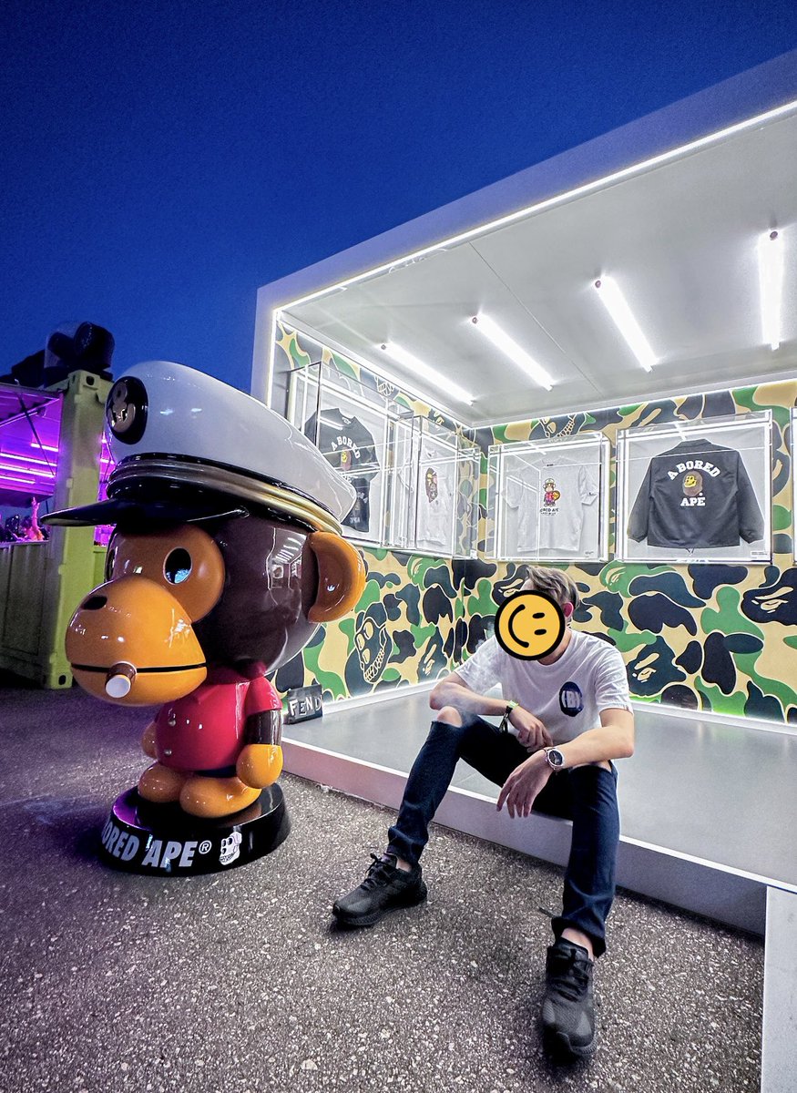 Out of stock. 

Next re-stock at <a href="/bapetaverse/">(B)APETAVERSE</a> mid Nov.