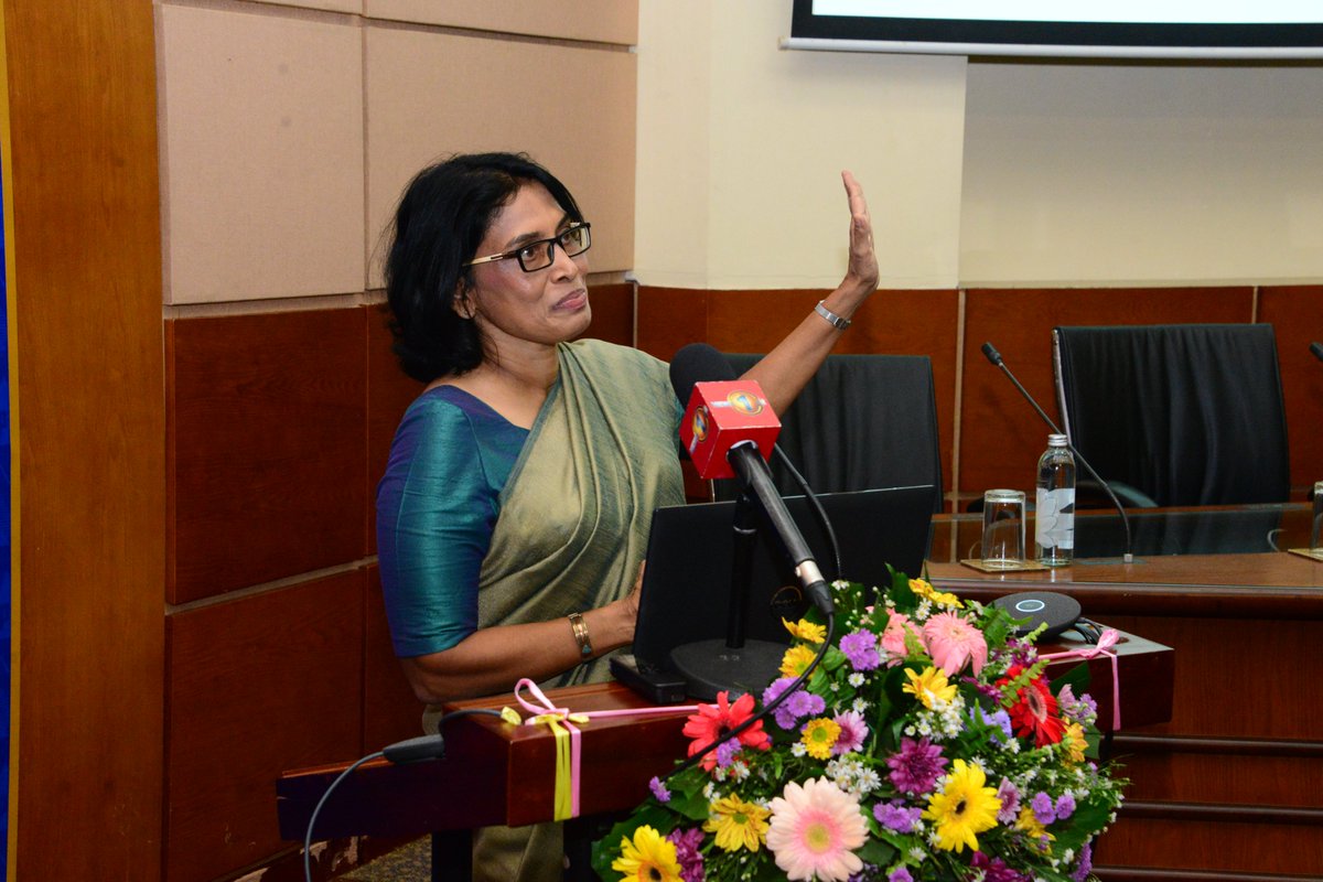 TalkEcon_IPS's tweet photo. 🆕TE blog!
Only 7.7% of working-age 🇱🇰 females have formal jobs w/ decent wages &amp; hours. 
Read about 🇱🇰 women's access to #decentwork in the latest blog by @KimuthuK &amp; @Himani_Vi, as they share insights from recent Nat. Policy Conference #DecentWorkLK.
🔗https://t.co/dGdrNagWqL https://t.co/9MVSmjHVsd