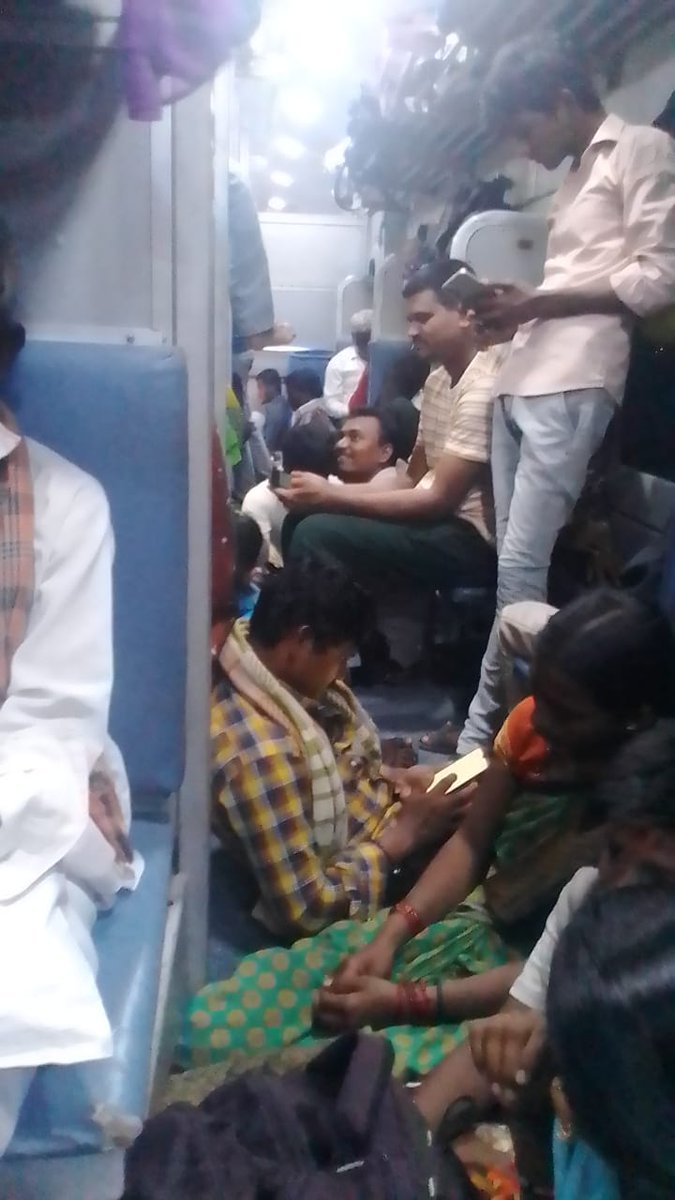 MANOJGUDDI's tweet photo. @rlyhydka @RailMinIndia @UmeshJadhav_BJP @kharge @blsanthosh @AshwiniVaishnaw @JoshiPralhad @bhagwantkhuba @DrmSolapur @drmsbc @Central_Railway @SWRRLY https://t.co/O2GKE1RTH6